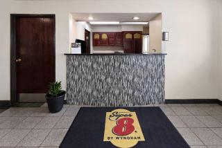 Super 8 by Wyndham South Boston VA - South Boston - 3