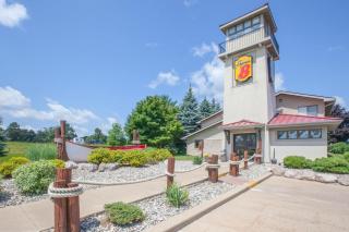 Super 8 by Wyndham Houghton Lake - Houghton Lake - 0