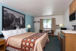 Super 8 by Wyndham Houghton Lake - Houghton Lake - 8