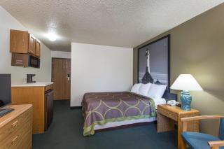 Super 8 by Wyndham Houghton Lake - Houghton Lake - 7