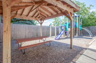 Super 8 by Wyndham Houghton Lake - Houghton Lake - 3