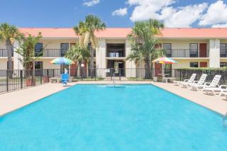 Days Inn & Suites by Wyndham Navarre - near Beaches Hurlburt - Navarre - 8