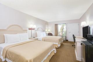 Days Inn & Suites by Wyndham Navarre - near Beaches Hurlburt - Navarre - 5
