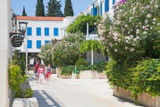Hotel Slovenska Plaza - Budva - 1