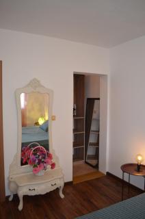 Lovely 1BR Apartment 5min of walk from city center - Bar - 2