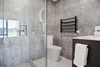 Modern Townhouse - Close to Airport, direct views of Mangere Mountain and Ambury Farm - Auckland - 4