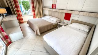 Hotel Slovenska Plaza - Budva - 4