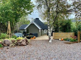 2 - Floras Cabin- Romantic Escape - Unmissable View - Pont Sticill - 1