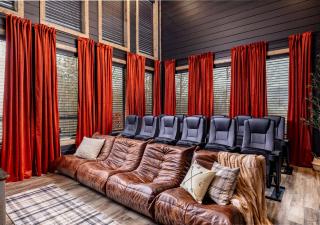 Luxury Gatlinburg Cabin, Heated Pool, Theater, Hot Tub - 8
