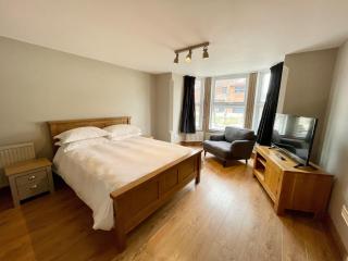 Salisbury Garden Apartment 3 beds 2 baths - Shrewton - 7