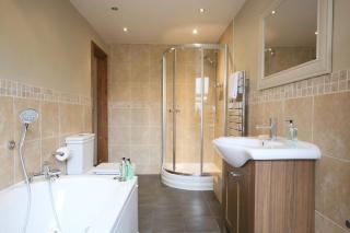 Salisbury Garden Apartment 3 beds 2 baths - Shrewton - 2