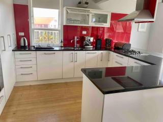 Lakeside reserve house close to city centre - Rotorua - 3