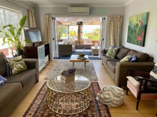Lakeside reserve house close to city centre - Rotorua - 5