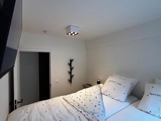 Beautiful apartment with parking close to the sea & city center - Ostend - 3