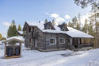 Tunnelmallinen ski-in,out-huvila - 0