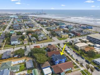 Blue Gumbo Gorgeous and Located a Few Minutes Walk to Beach - 6
