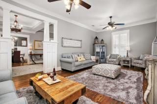 Blue Gumbo Gorgeous and Located a Few Minutes Walk to Beach - Galveston - 1