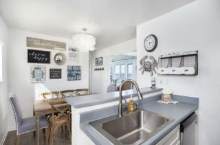 Casa De La Sirena--Beachfront Retreat in Spanish Grant - Galveston - 4