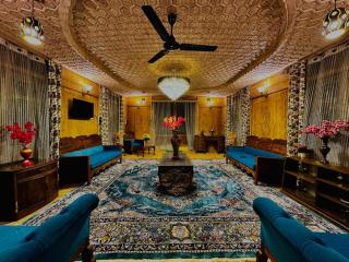 Floating Luxury Group Of Houseboats - Srinagar - 8