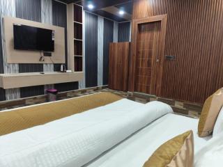 Hotel Shri Dauji Maharaj Palace - Mathura - 1