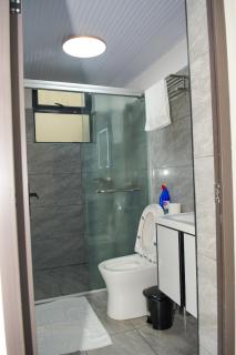comfort three bedroom apartment with servant quarter, gym ,children play area ,rooftop football pitch, coffee house, restaurants, garden and amazing scenic views in kileleshwa - Nairobi - 6