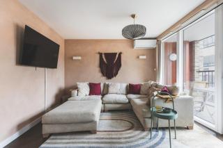 Charming 2-Bedroom Gem in a Trendy London Area - 3