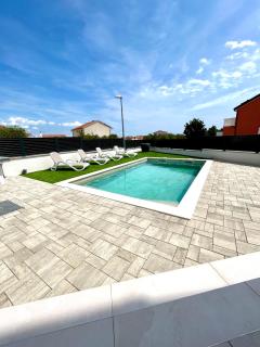VILA VASILJ Privater Pool unten, Whirlpool mit Aussicht oben, Ihr Urlaub, Ihre Wahl - Vodice - 2