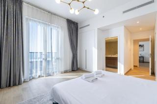 Goldbest Beachfront 2BR La Mer - 1