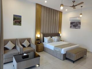 Corbett Elegant Retreat - 8