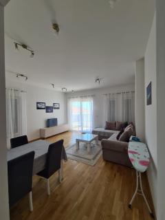 Nest 2 - Kravlja - 6