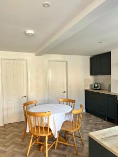 Seaside Stay- Heart of Cowes - - 6