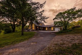 Cozy Family Getaway w Games Hot Tub & Fire Pit - 3