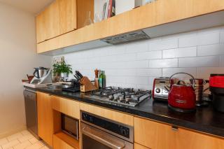 Stylish City Escape with Free Parking and Skyline View - 3