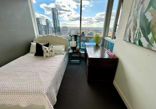 Stylish City Escape with Free Parking and Skyline View - 2