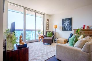 Stylish City Escape with Free Parking and Skyline View - Melbourne - 2