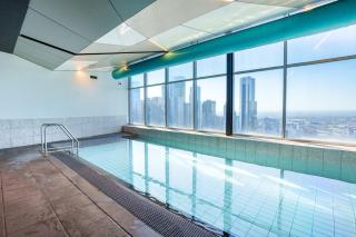 Stylish City Escape with Free Parking and Skyline View - 9