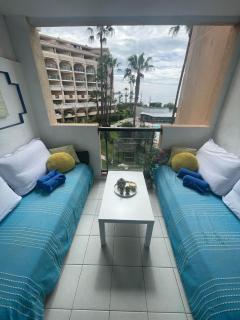 Sea view La Palme d'Azur apartment steps away from the beach and perfect for holidays & business trips - Cannes - 9