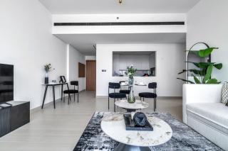 GuestReady - JVC Oasis with city views - 1