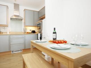 Queen Street Apartments by N And N Stays, Close to City Centre, Restaurants and shops, Secure Private Parking - Cardiff - 5