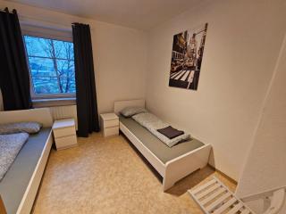 Leuna bei Leipzig & Halle - 3 Schlafzimmer, Küche, Bad - Leuna - 3