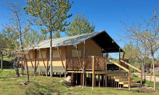 Scenic Safari Tent with a Shared Pool for a Group Glamping Retreat near Plasencia, Spain - Villanueva de la Vera - 6