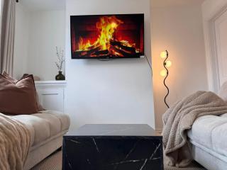 The Cedar - Free Parking, Netflix, Near M1, M69 - Enderby - 1