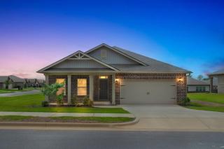 Charming 4BR Ranch-Style Home - Corner Lot home - Harvest - 0