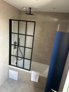 London WD6 2min from station - Borehamwood - 7