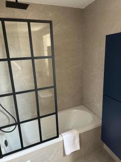 London WD6 2min from station - Borehamwood - 6