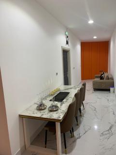 Luxury apartment with sea view - Ajman - 2