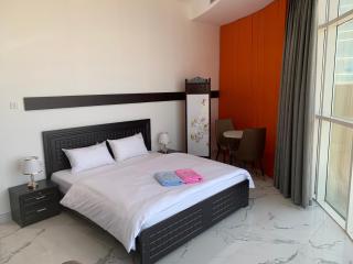 Luxury apartment with sea view - Ajman - 9