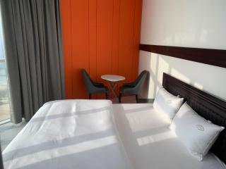 Luxury apartment with sea view - Ajman - 5