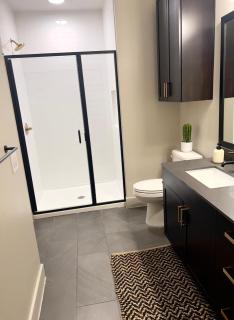 Downtown Dallas Apartment with Pool Gym and King Size Bed - 3