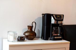 Retro Green Cottage with a Barkyard - Pet Friendly - 1